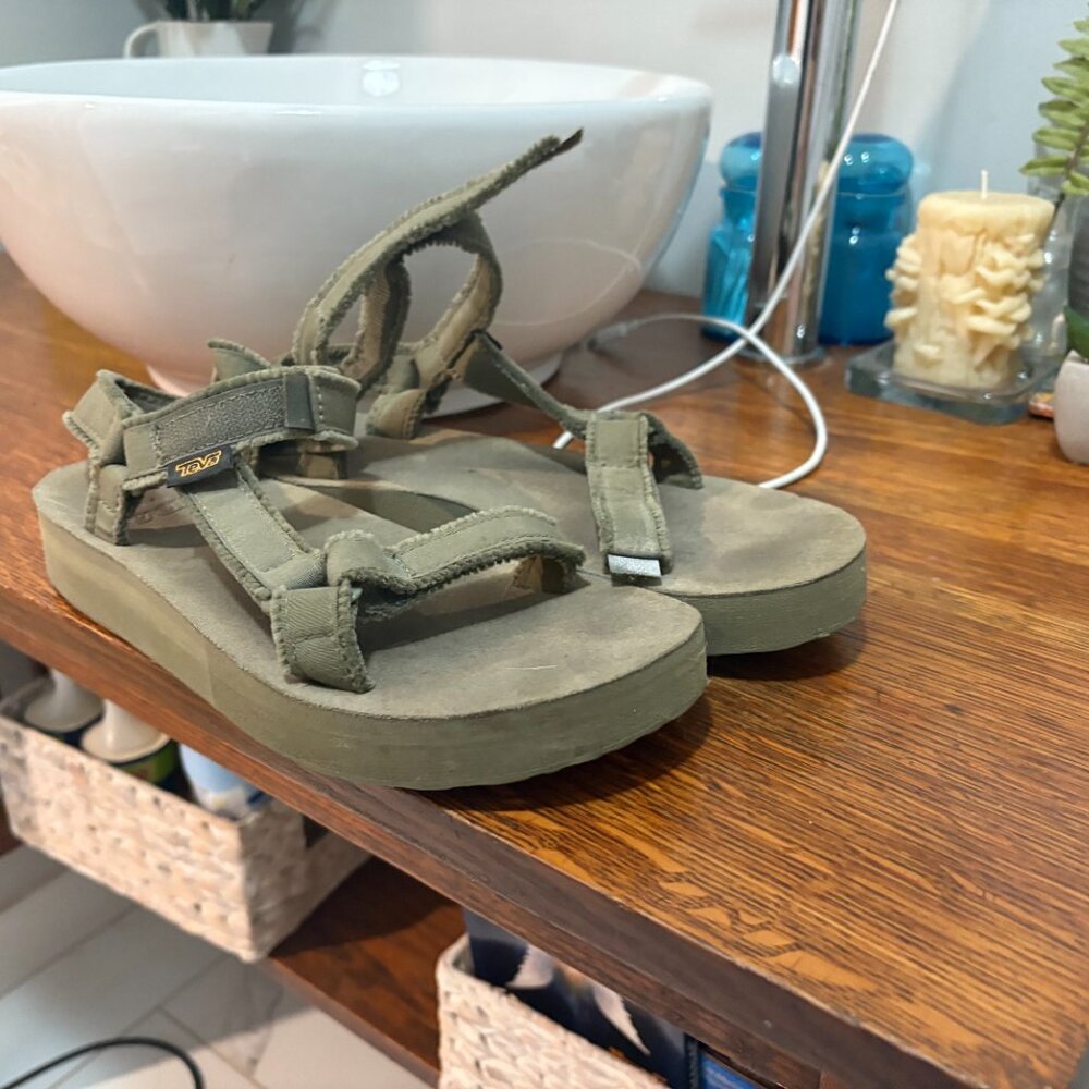 Gently Used Condition TEVA Womens Green Strappy Sandals Size 7 - Picture 5 of 6